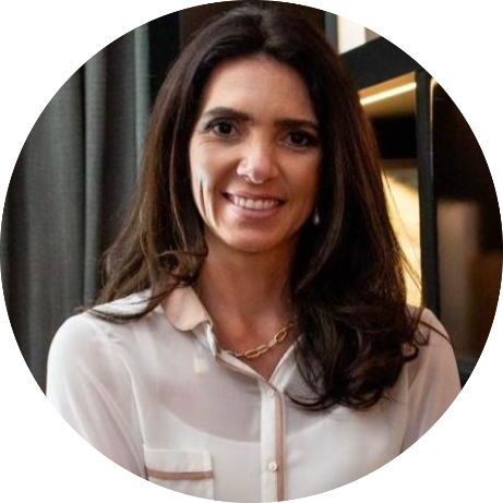 Professora Izabella Alonso Soares